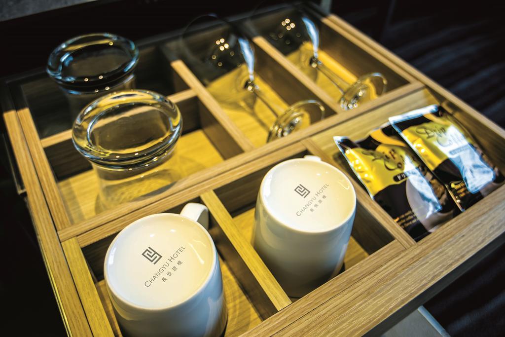 Changyu Hotel Tainan Bagian luar foto