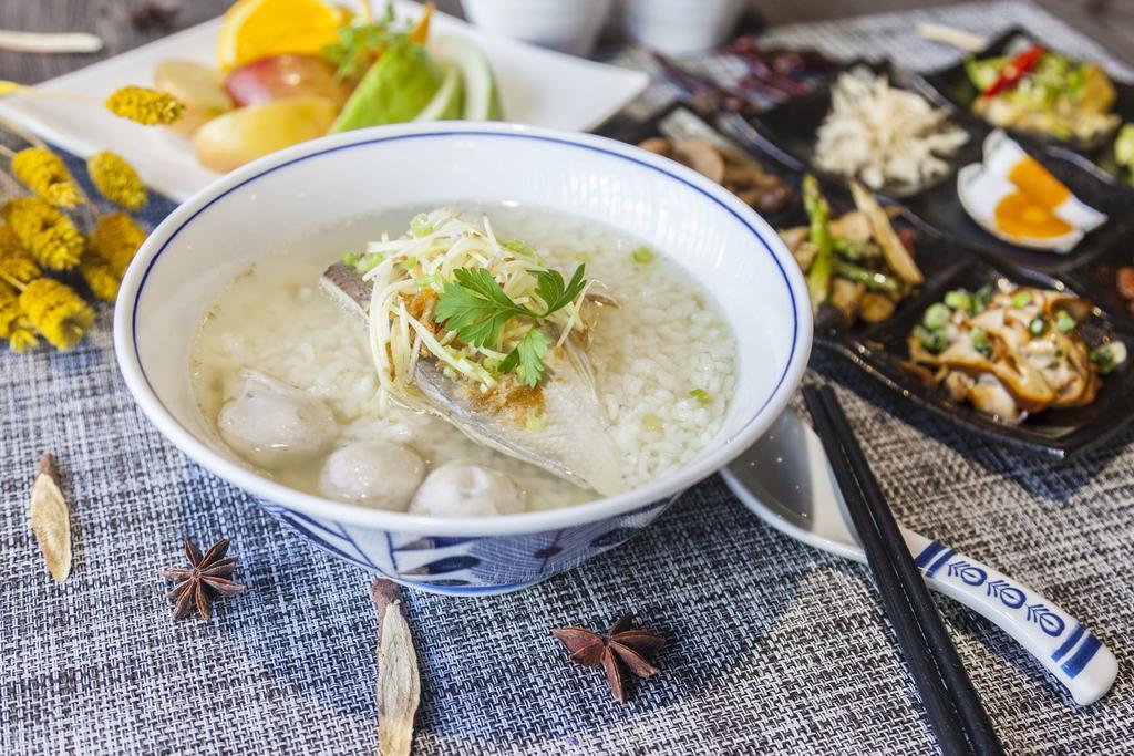 Changyu Hotel Tainan Bagian luar foto