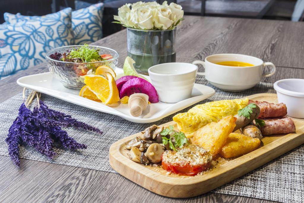 Changyu Hotel Tainan Bagian luar foto
