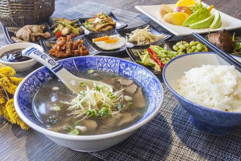 Changyu Hotel Tainan Bagian luar foto