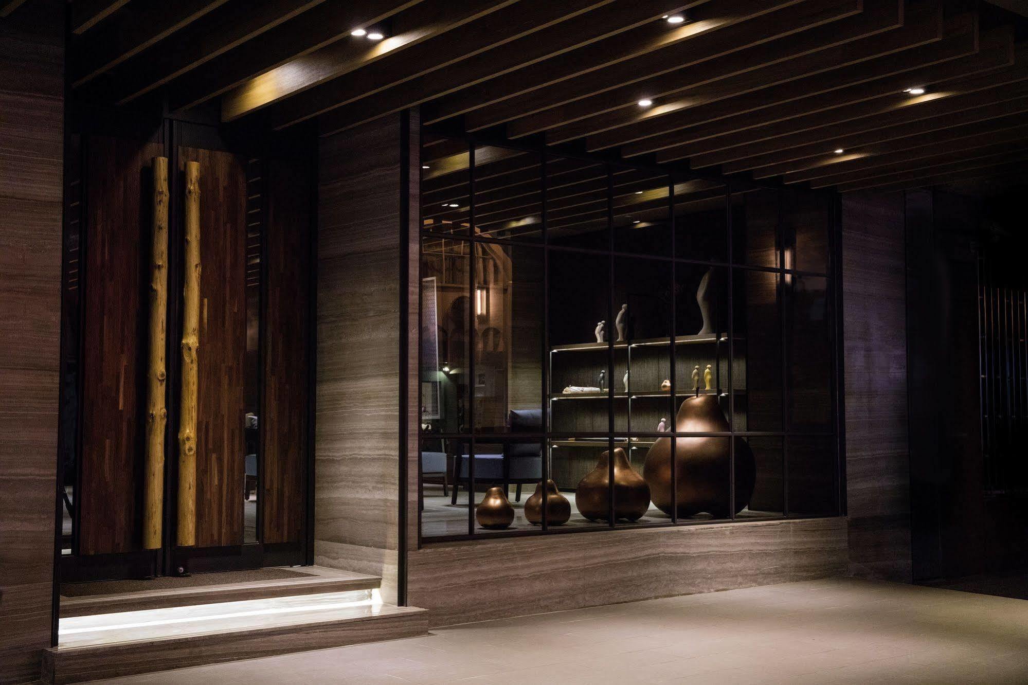 Changyu Hotel Tainan Bagian luar foto
