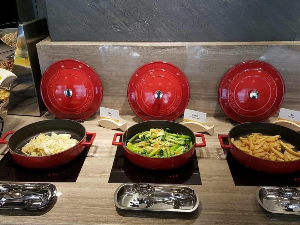 Changyu Hotel Tainan Bagian luar foto