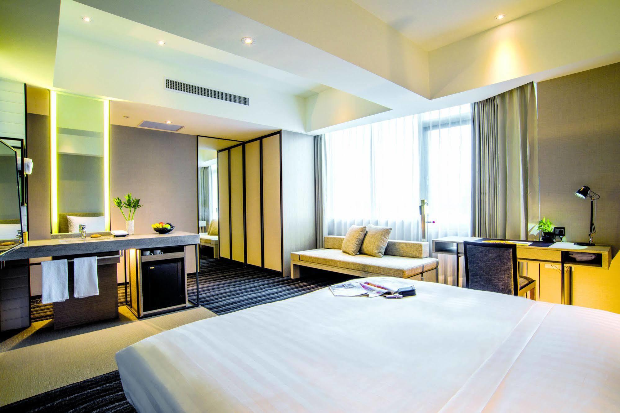 Changyu Hotel Tainan Bagian luar foto