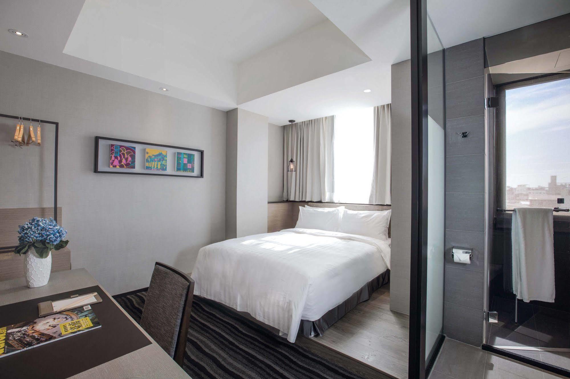 Changyu Hotel Tainan Bagian luar foto