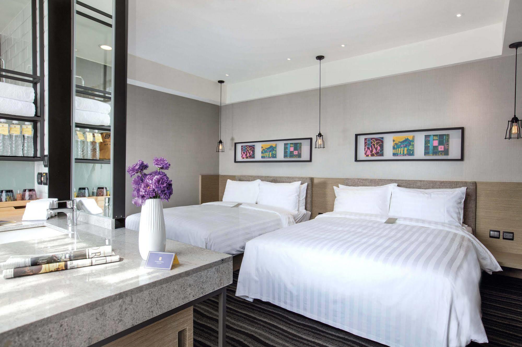 Changyu Hotel Tainan Bagian luar foto