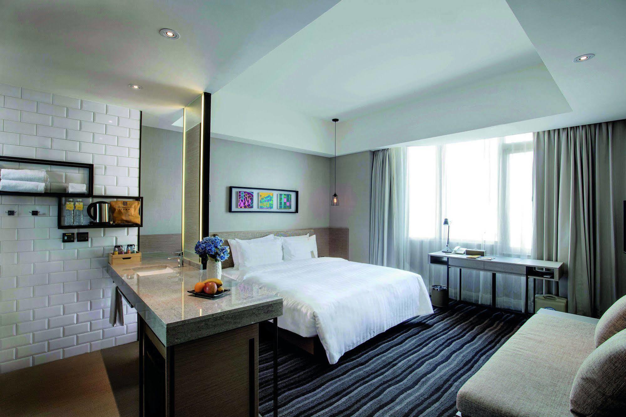 Changyu Hotel Tainan Bagian luar foto